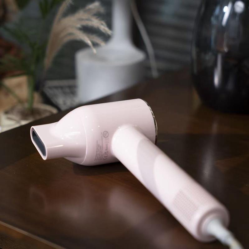 Ultra Light 530g Brushless Hair Dryer Quiet Operation 69dB Salon Hair Dryer 11W RPM Motor